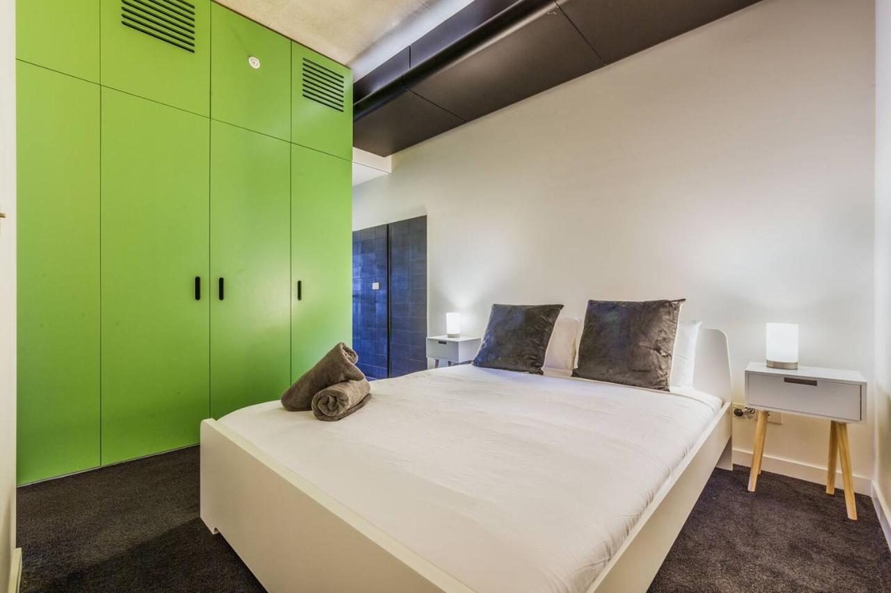 Vibrant Inner-city Living With Luxe Rooftop Pool *