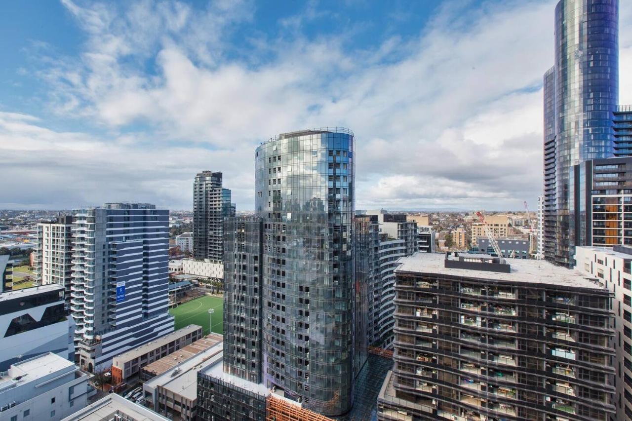 Easy Access To Chapel Street From Sleek Apartment