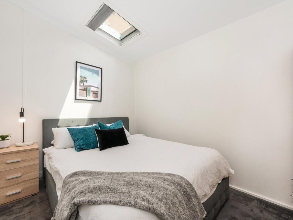 Walk To The Mcg - Renovated House With Back Yard *