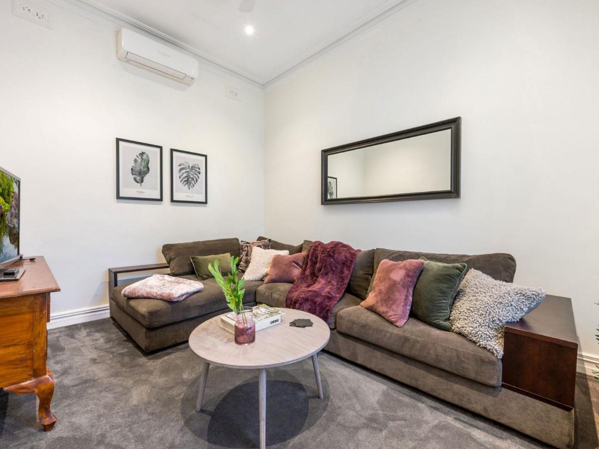 Walk To The Mcg - Renovated House With Back Yard