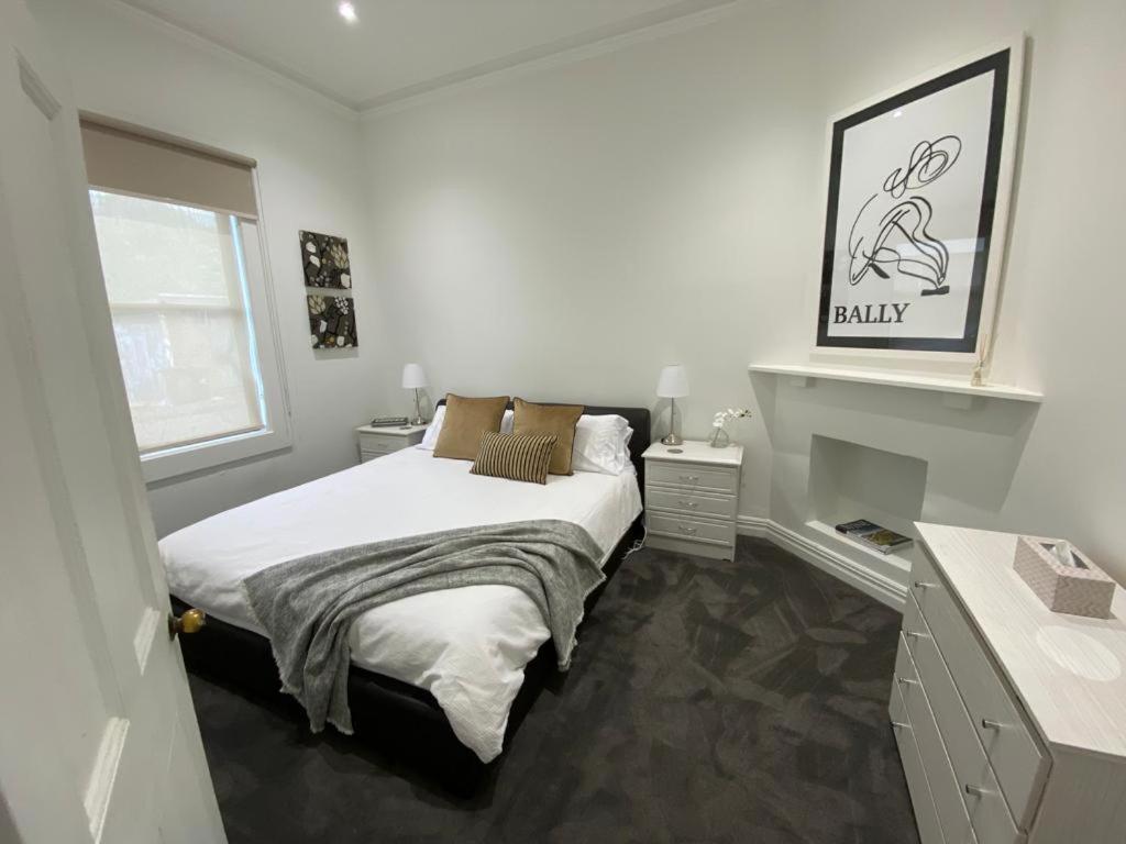 Holiday home Walk To The Mcg - Renovated House With Back Yard