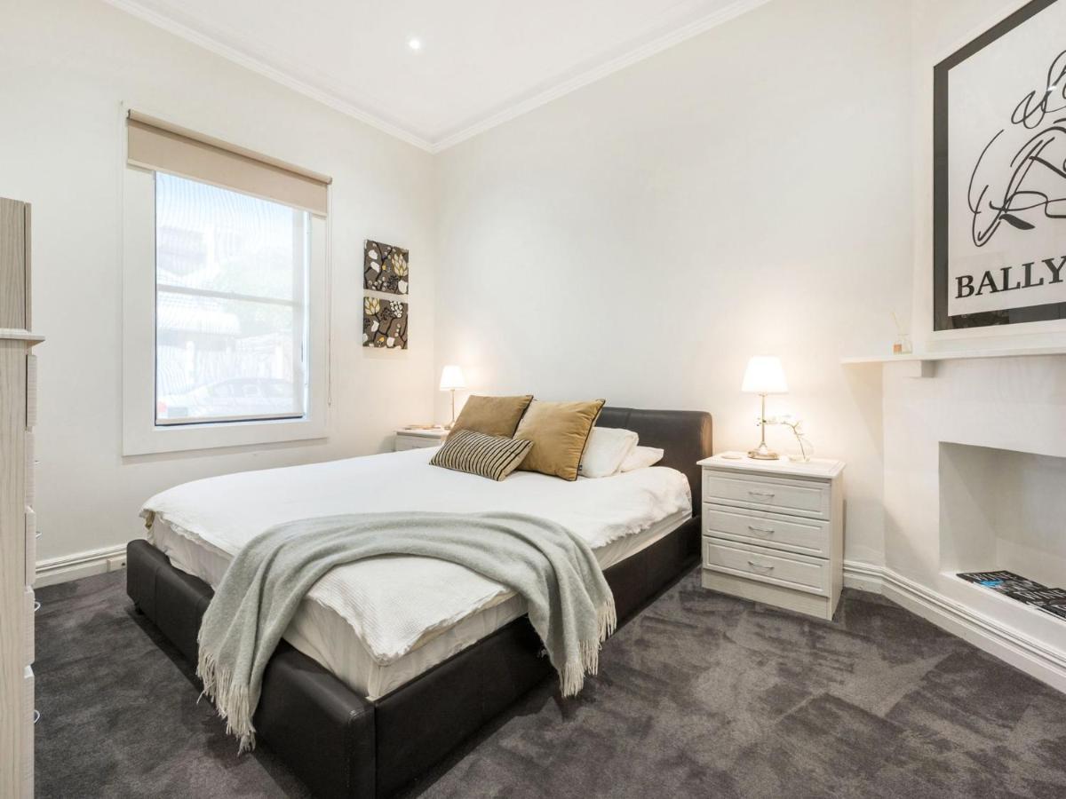 Walk To The Mcg - Renovated House With Back Yard Holiday home