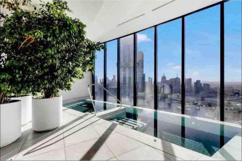 Ocean View 2br Oasis With Style Living Melbourne