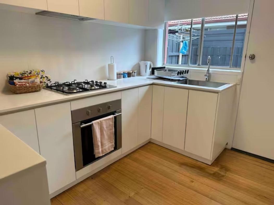 Quiet & Private With Access And Free Wifi * Melbourne