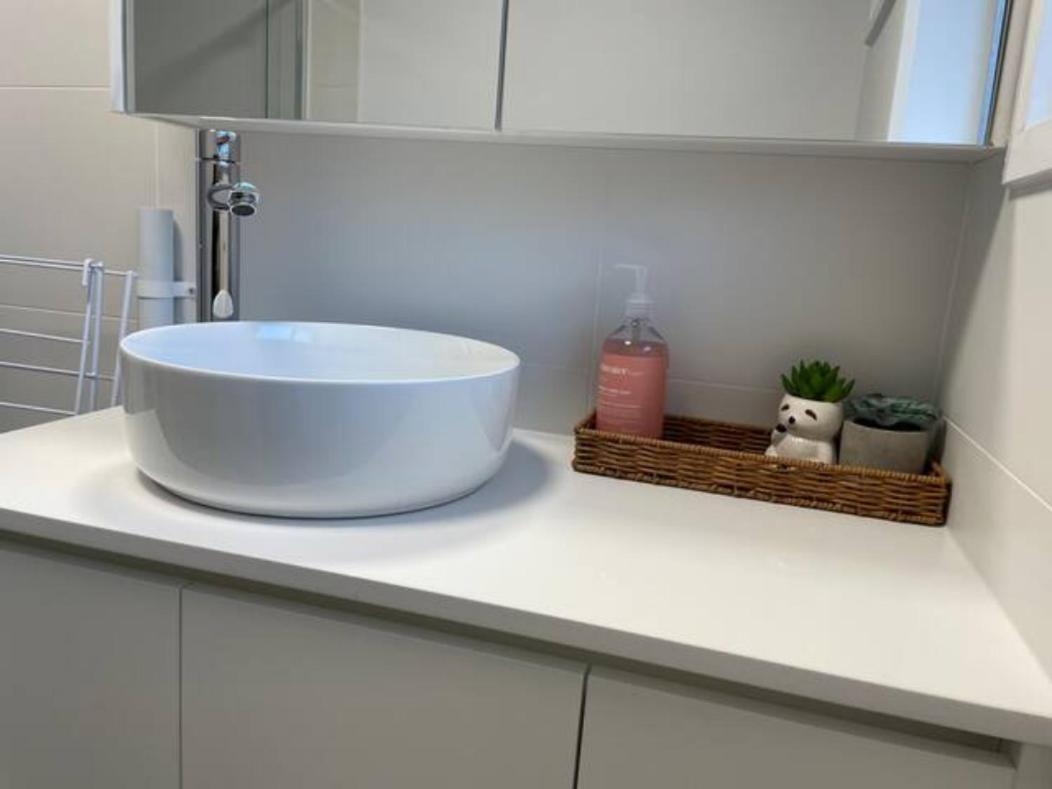 Quiet & Private With Access And Free Wifi Apartment