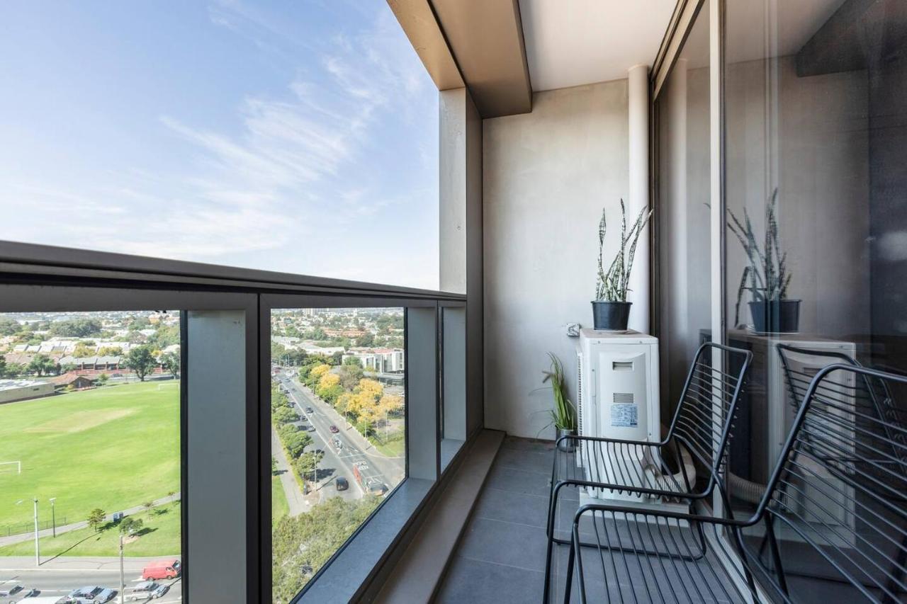 Flemington Filly - Bright Abode With Sweeping Views