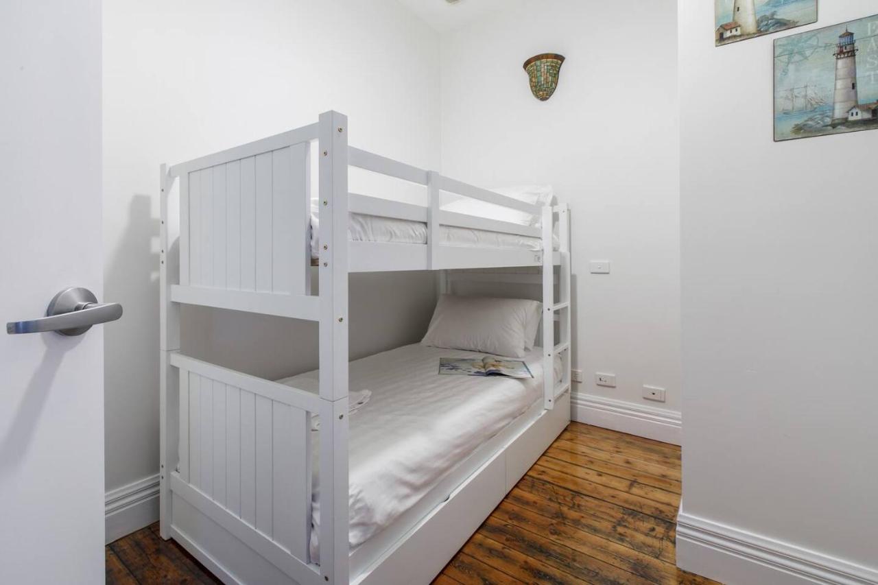 Apartment 'flinders Way 1932' Inner-city Heritage Charm