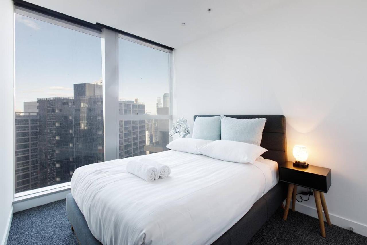 Iconic High-view Oasis Between Docklands And Cbd Apartment