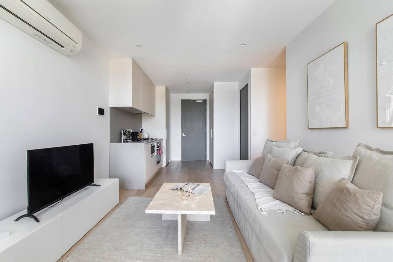 Perched On Parkville - A Minimalist Retreat With Pool Apartment *