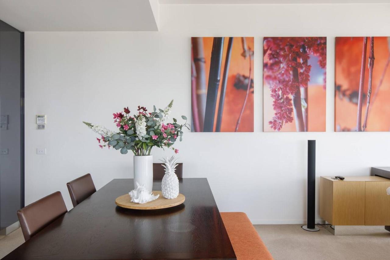 Modern Meets Retro In Penthouse With Soaring Views *