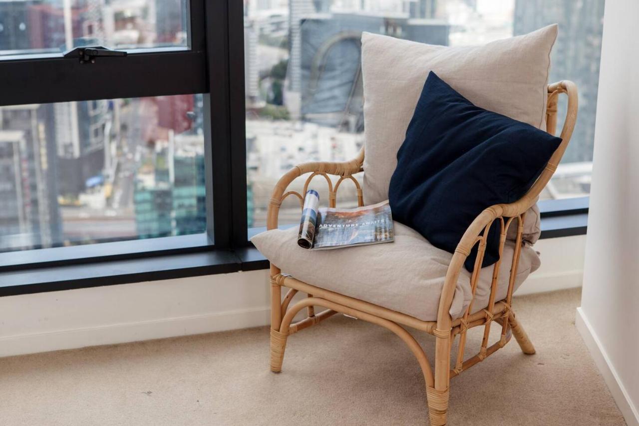 Apartment Modern Meets Retro In Penthouse With Soaring Views