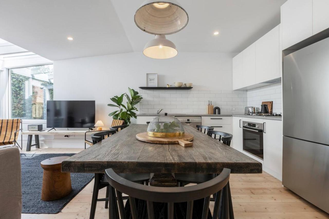 Sun-soaked Luxury Terrace Minutes From The Mcg Holiday home *