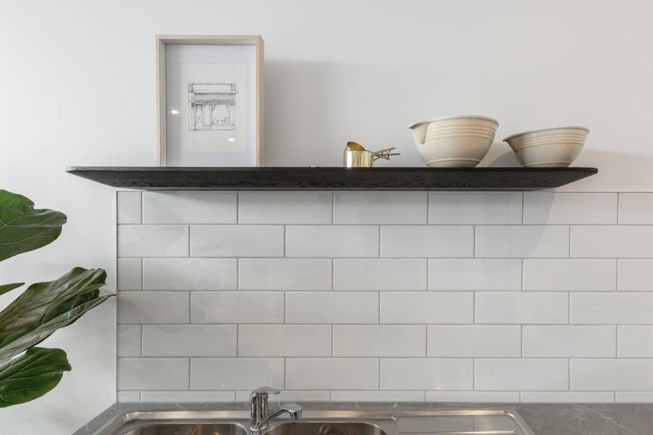 Sun-soaked Luxury Terrace Minutes From The Mcg Holiday home