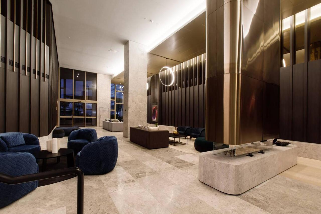 Iconic High-view Oasis Between Docklands And Cbd *