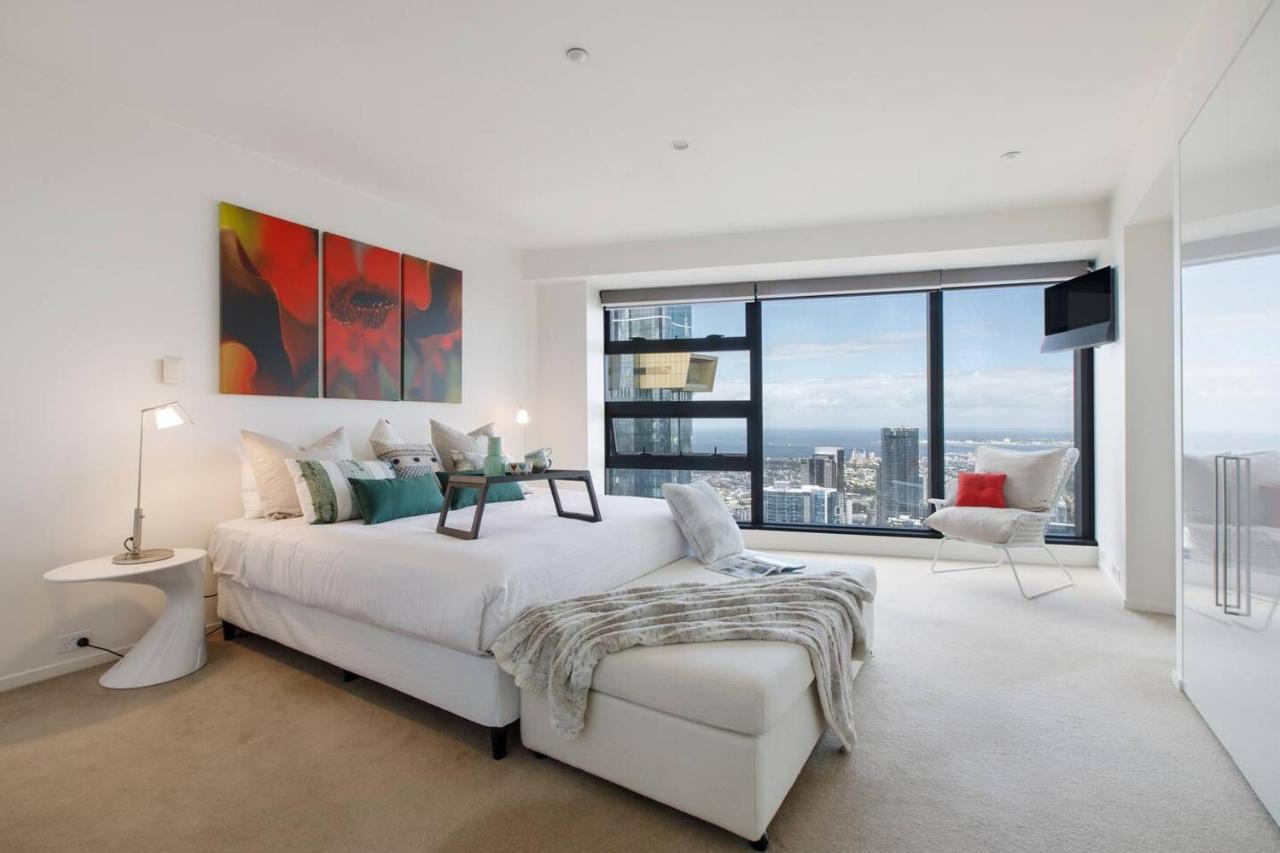 Modern Meets Retro In Penthouse With Soaring Views * Melbourne
