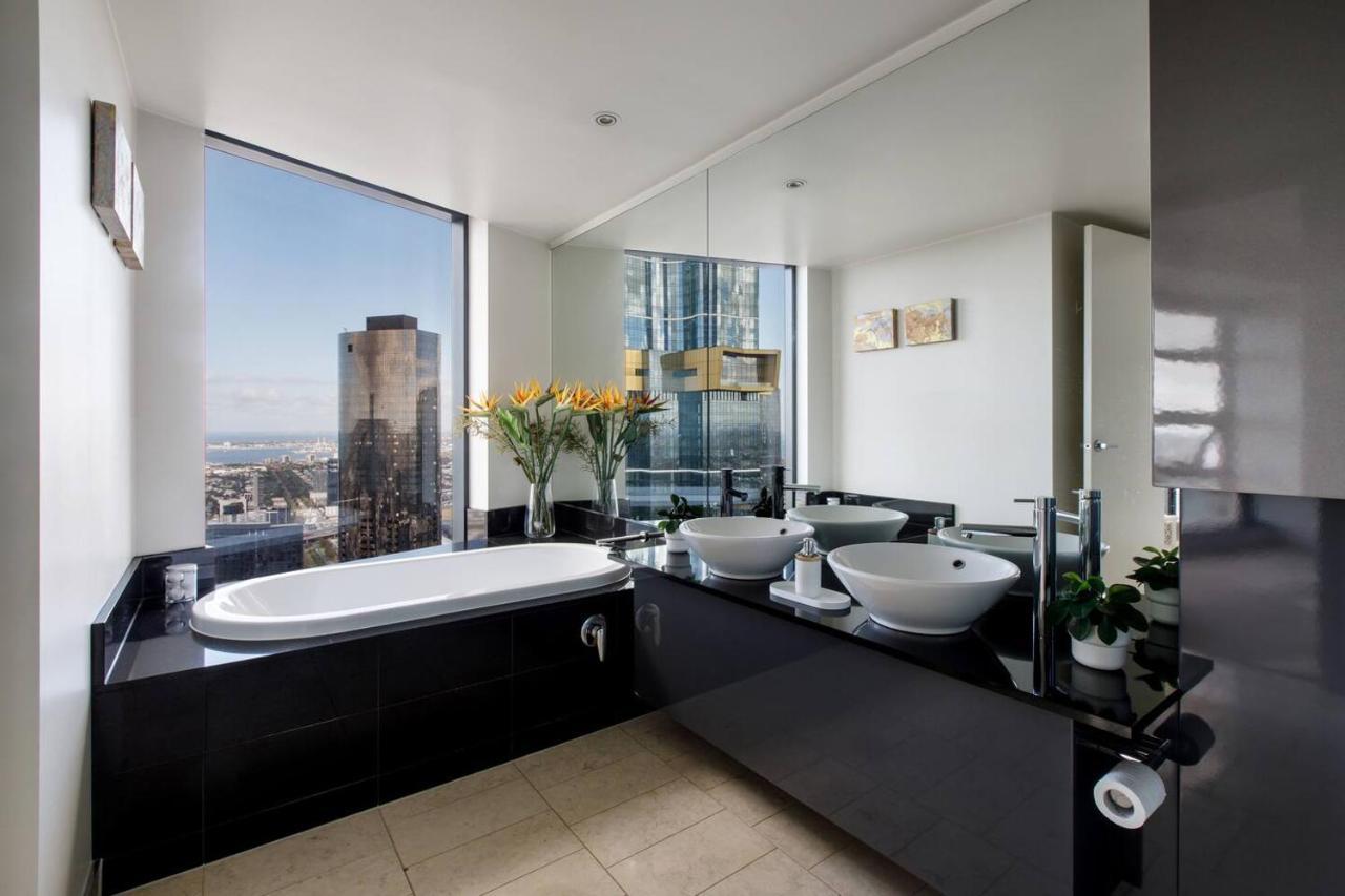 Modern Meets Retro In Penthouse With Soaring Views Apartment