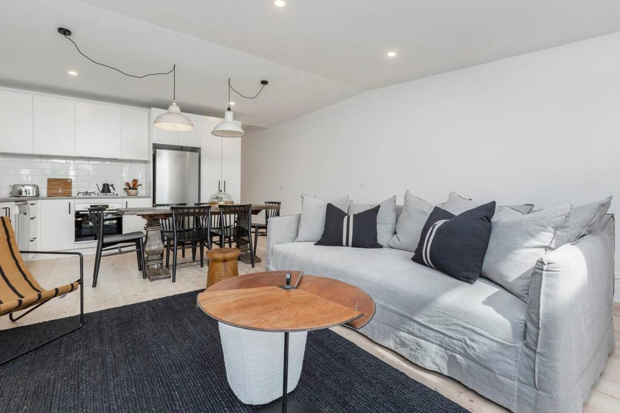 Sun-soaked Luxury Terrace Minutes From The Mcg Holiday home
