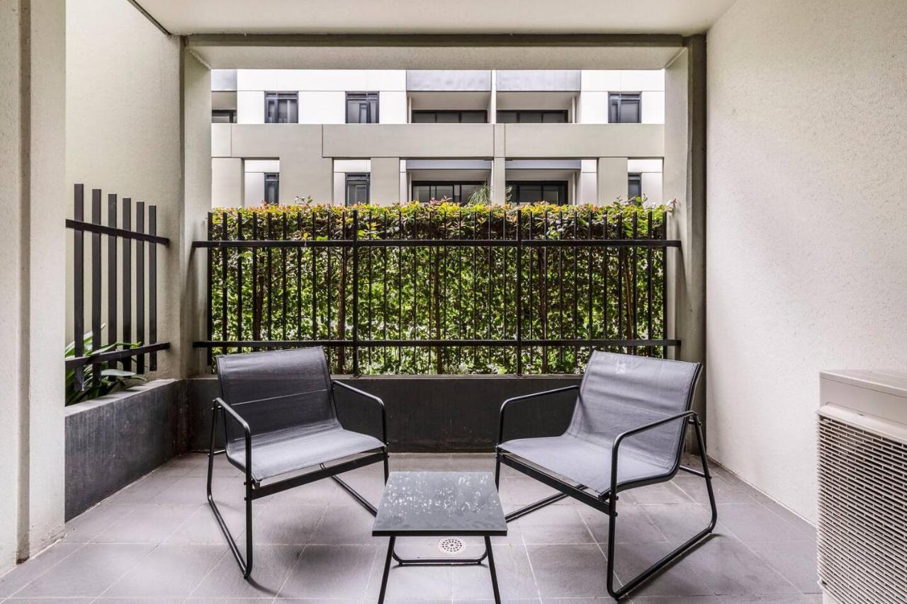 Apartment Nottville Poolside - Coastal Cosmopolitan Off Bay St