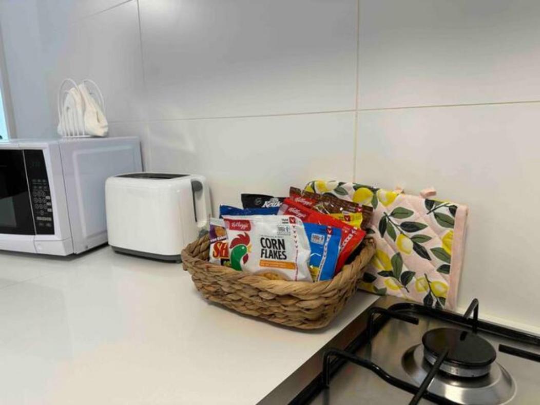 Quiet & Private With Access And Free Wifi Apartment *
