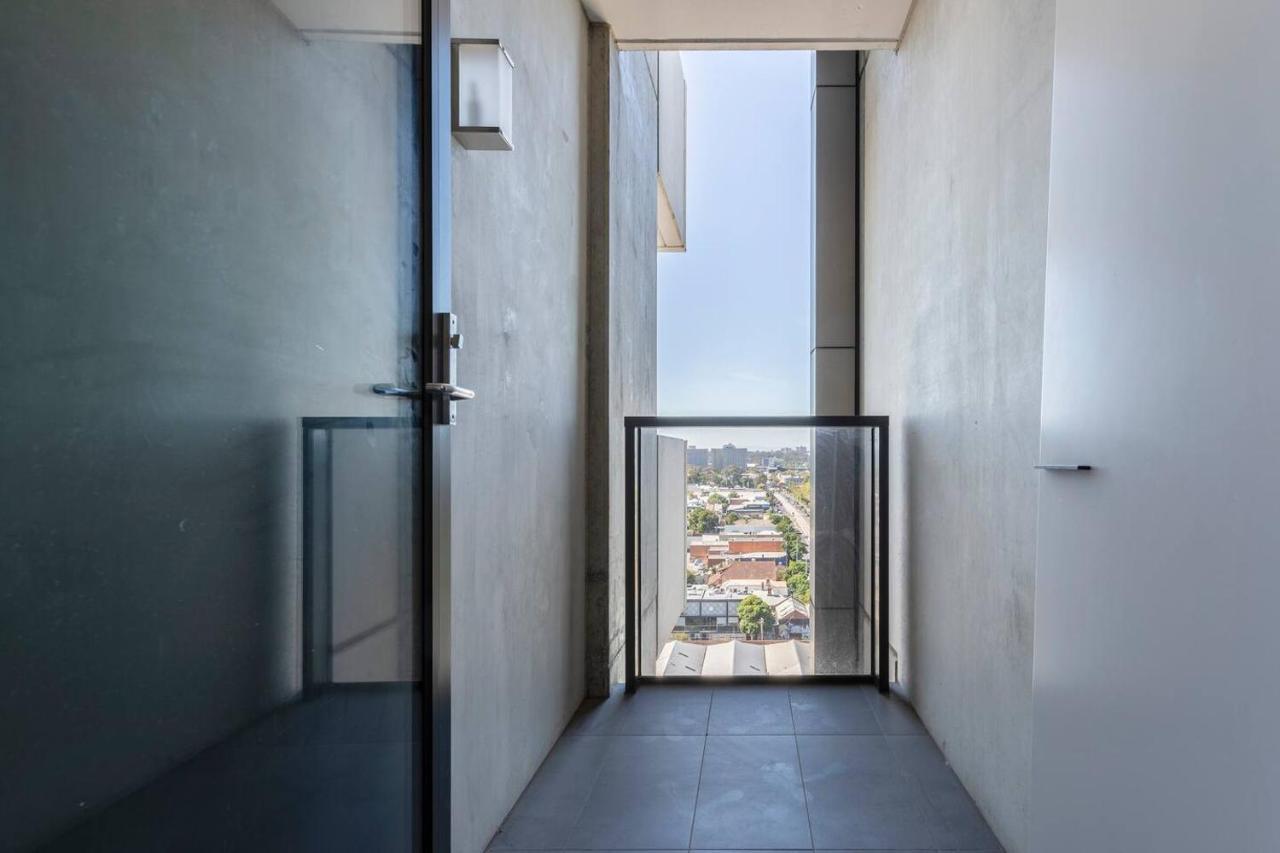 Flemington Filly - Bright Abode With Sweeping Views