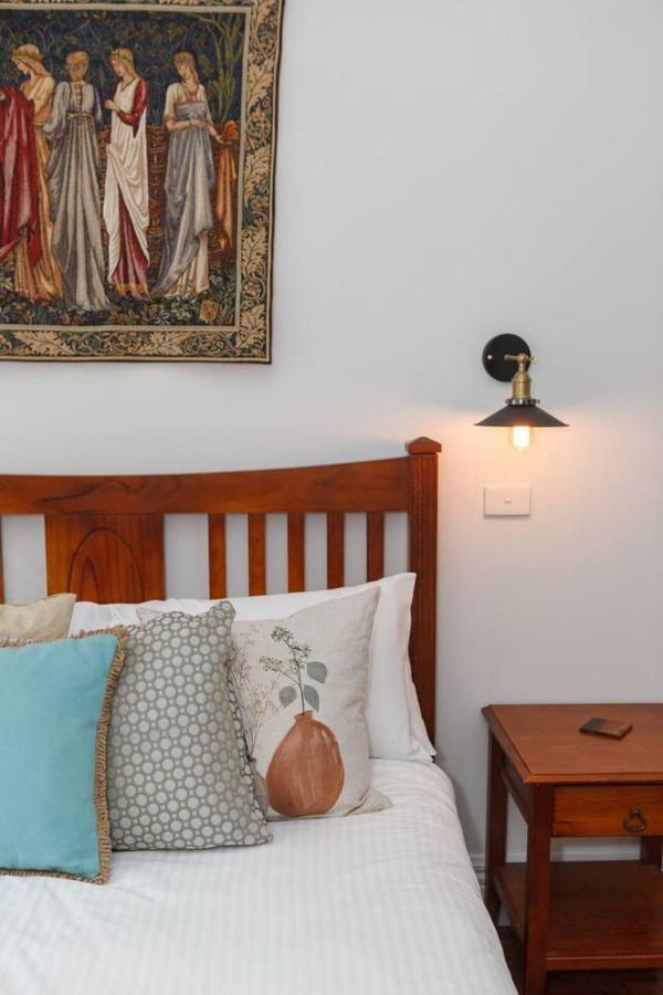 'flinders Way 1932' Inner-city Heritage Charm Apartment