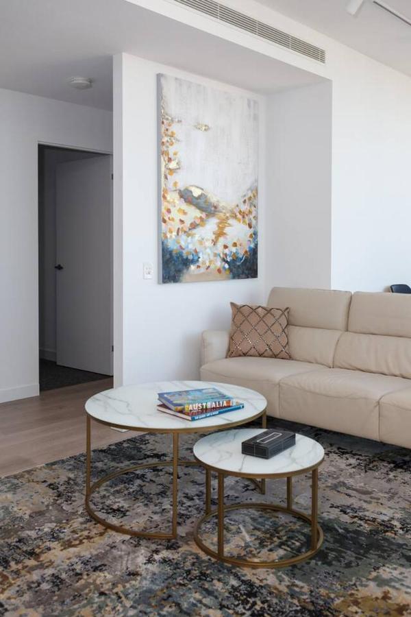 Iconic High-view Oasis Between Docklands And Cbd Apartment