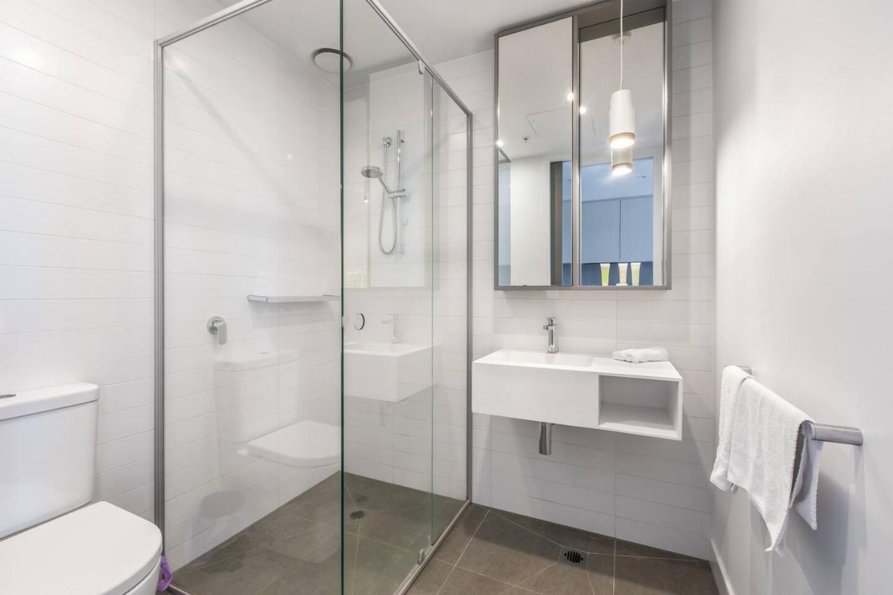 Perched On Parkville - A Minimalist Retreat With Pool Apartment *
