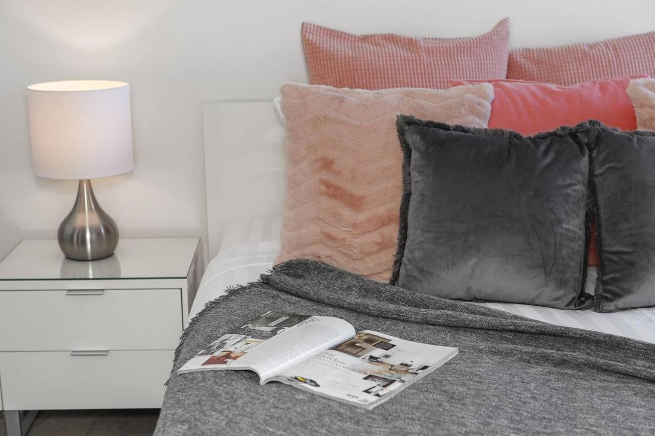 Grand Luxury In The Cbd Along The Yarra River Apartment