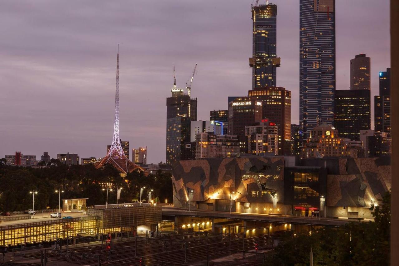 Grand Luxury In The Cbd Along The Yarra River Apartment