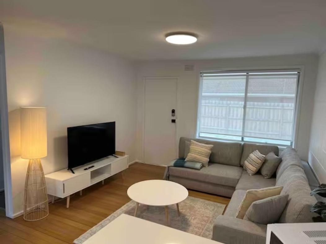Quiet & Private With Access And Free Wifi Apartment Melbourne