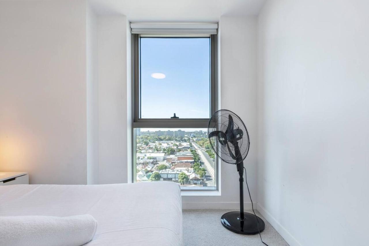 Flemington Filly - Bright Abode With Sweeping Views