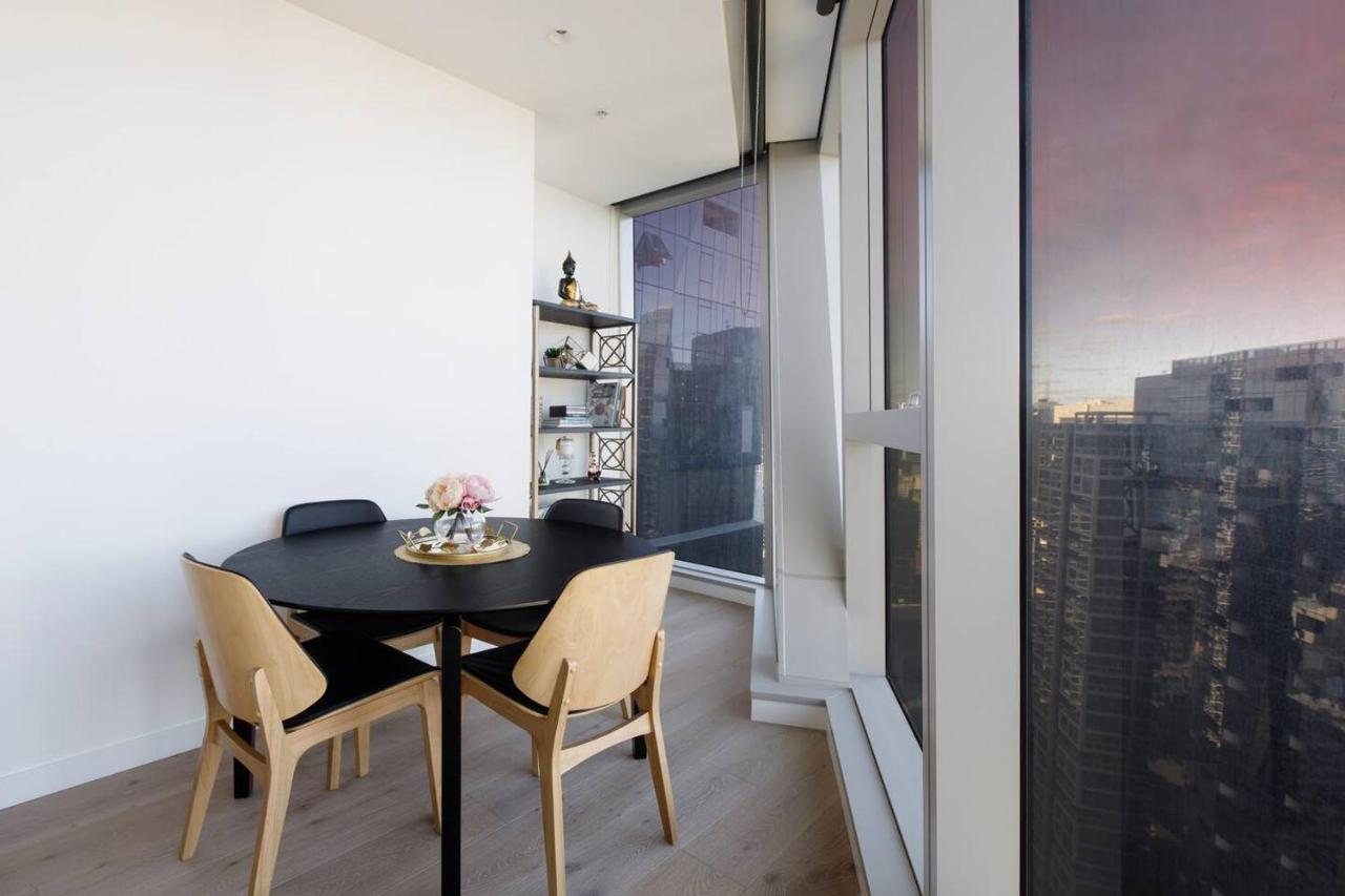 Apartment Iconic High-view Oasis Between Docklands And Cbd Melbourne