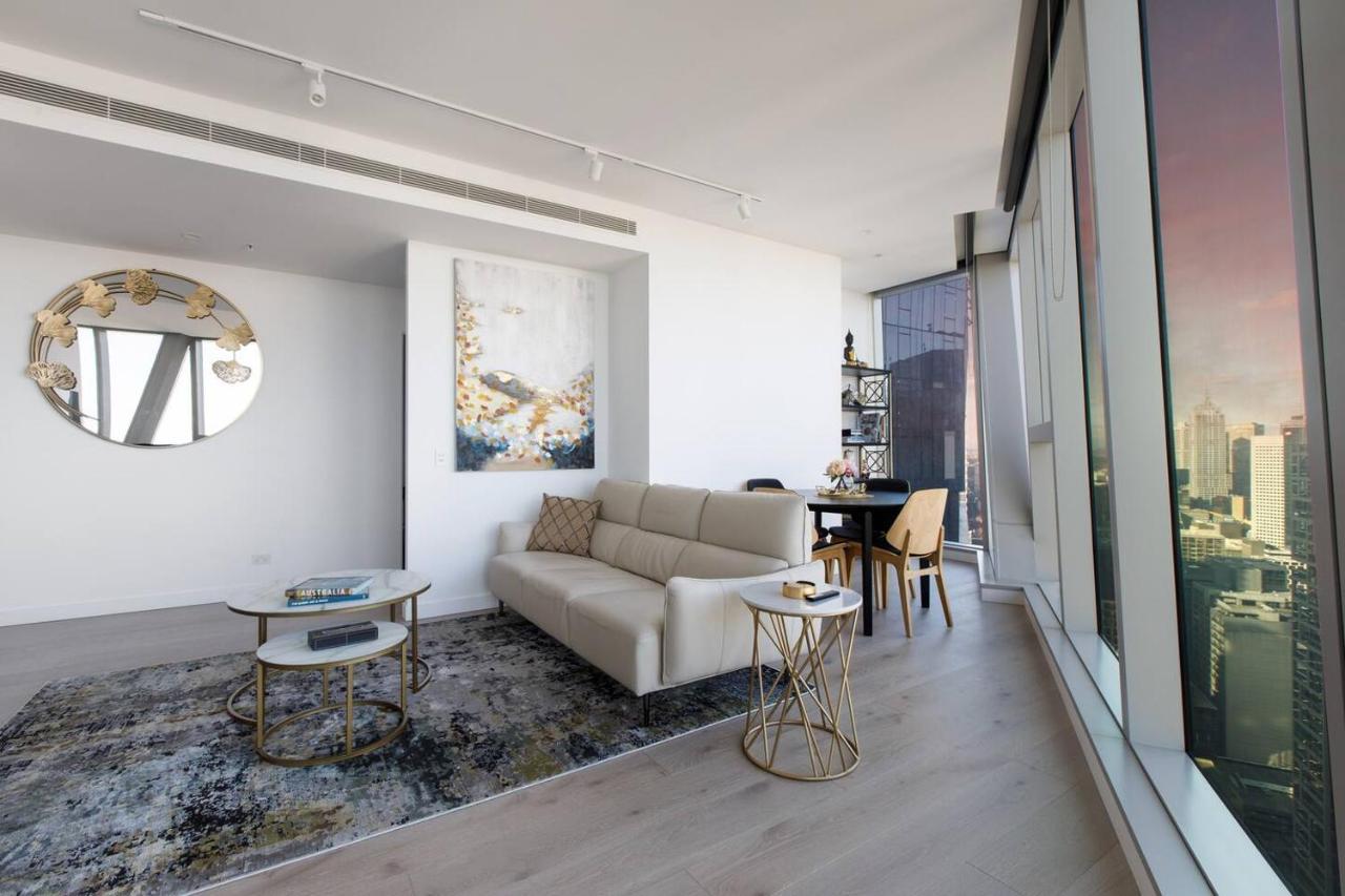 Iconic High-view Oasis Between Docklands And Cbd Apartment