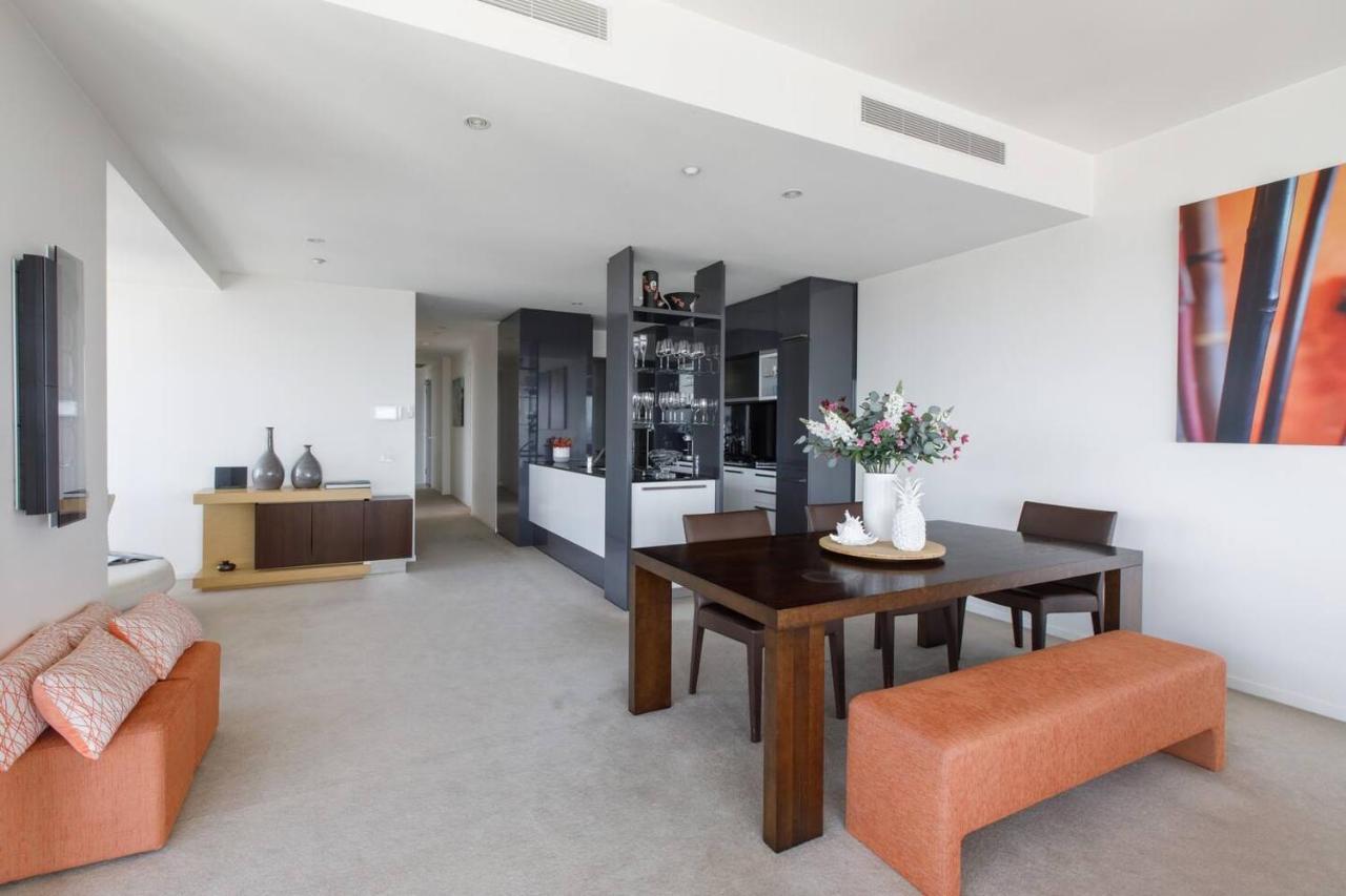 Modern Meets Retro In Penthouse With Soaring Views Apartment Melbourne