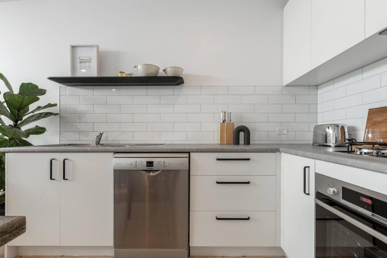 Sun-soaked Luxury Terrace Minutes From The Mcg * Melbourne