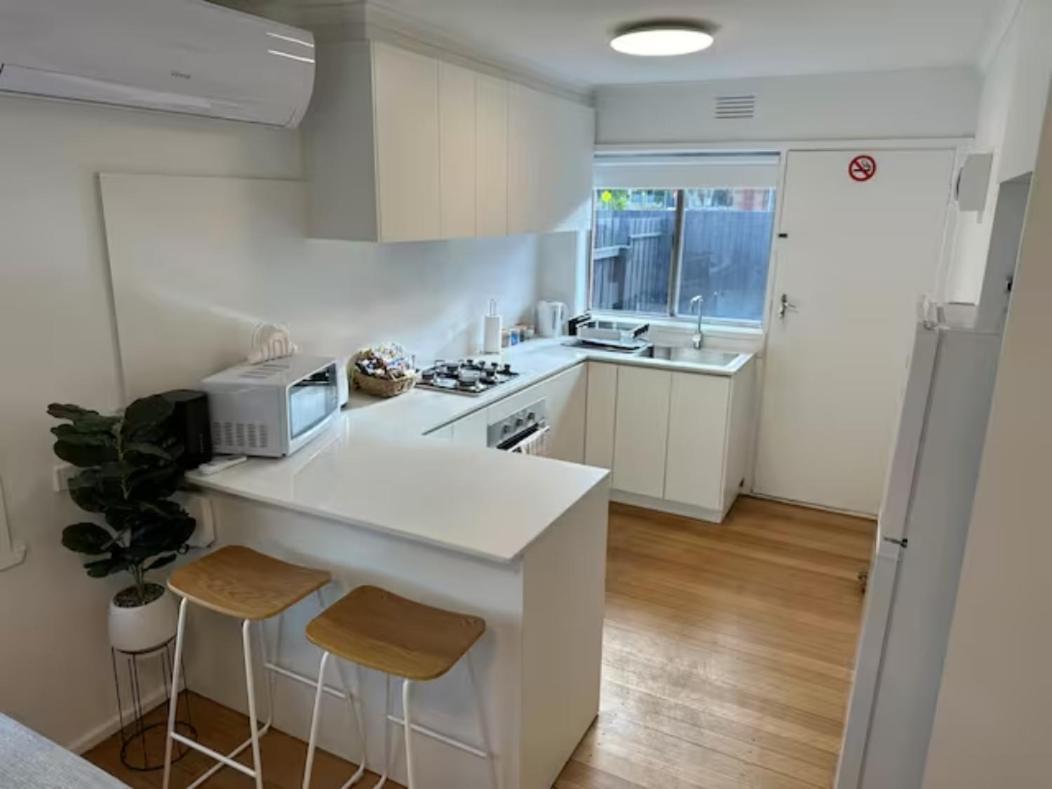 Quiet & Private With Access And Free Wifi Apartment
