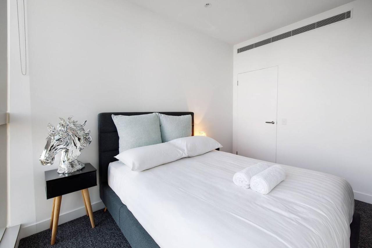 Apartment Iconic High-view Oasis Between Docklands And Cbd Melbourne