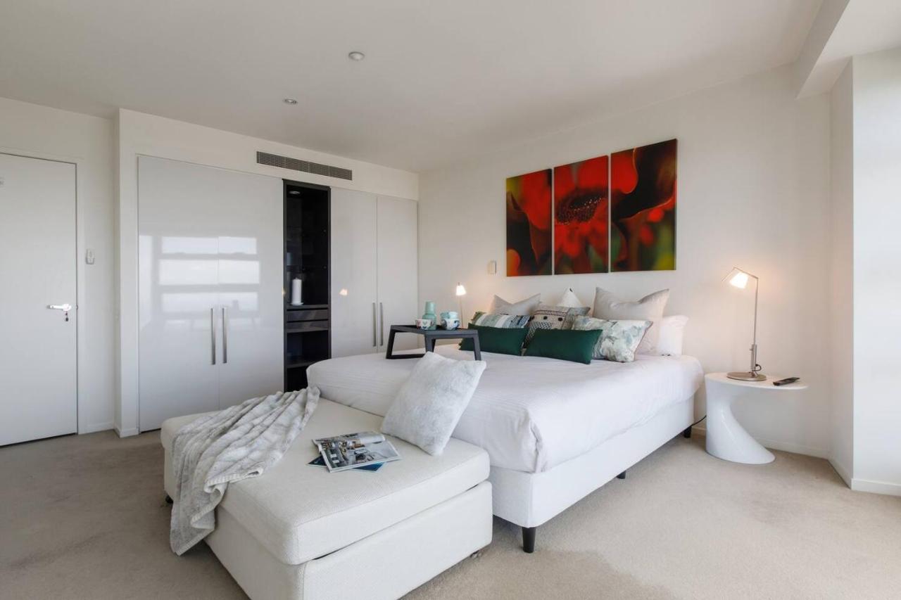 Modern Meets Retro In Penthouse With Soaring Views Apartment Melbourne
