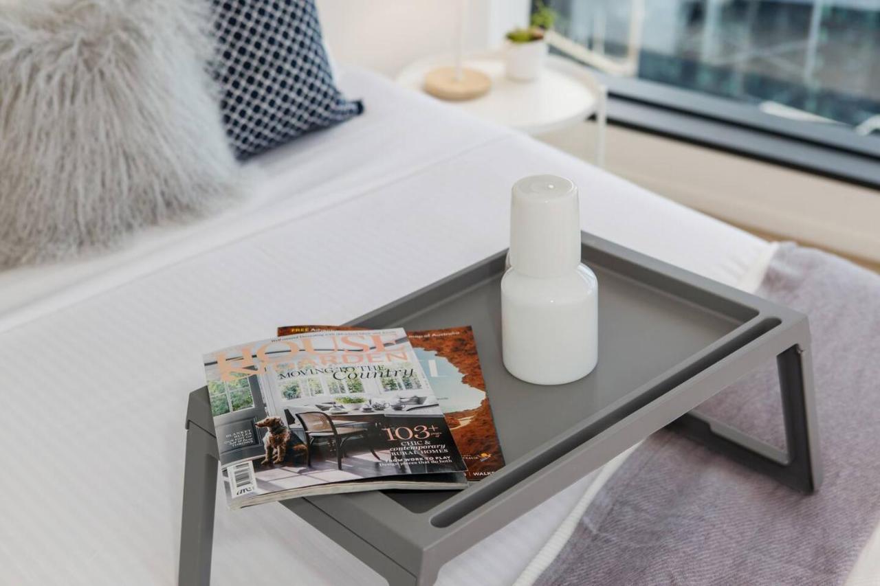 Apartment Modern Meets Retro In Penthouse With Soaring Views *