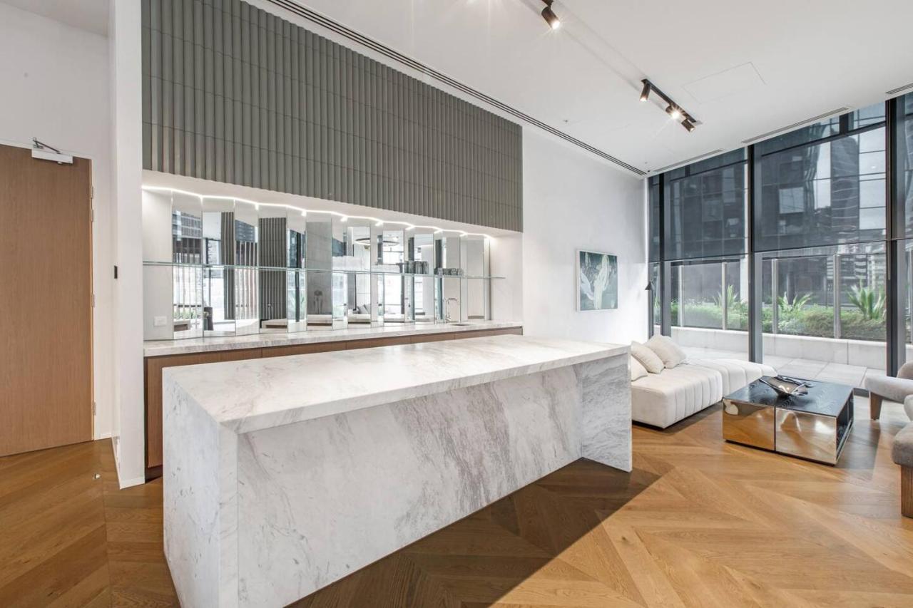 Southbank Palms - Balcony Pad *