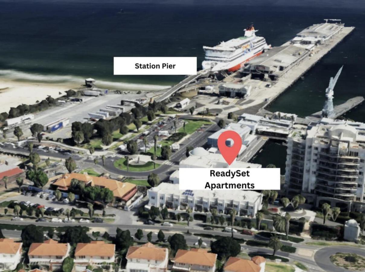 By Readyset At Beach Apartment *