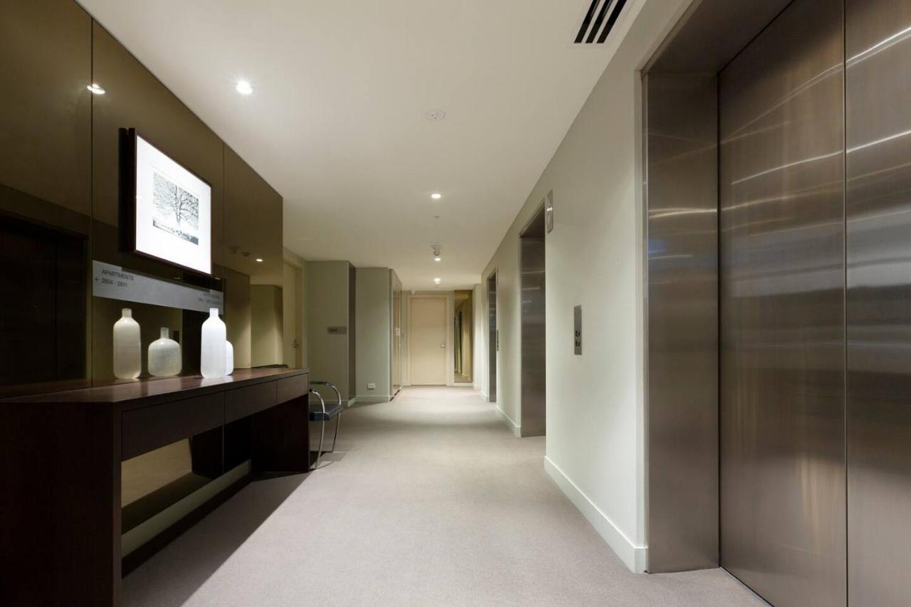 Spectacular Panoramic Views In Sky-high Luxe Melbourne