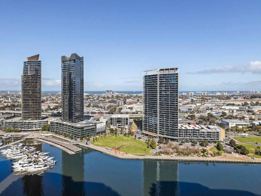 Relax And Unwind By The Dock -car Park Included- * Melbourne
