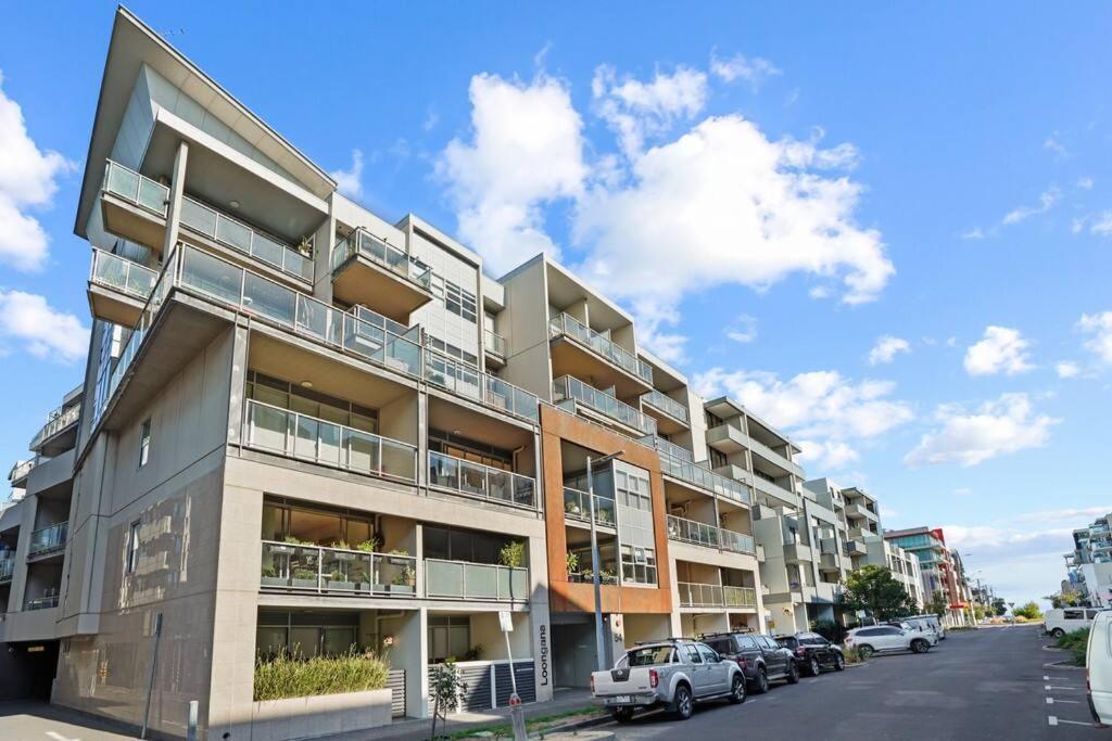 Port Melb 1bdrm Apt Near Bay St *