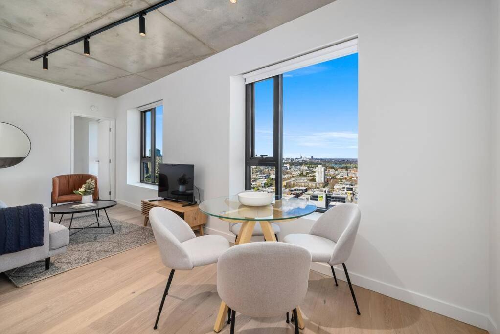 Stylish 2 Bed Stature Southbank Apartment *