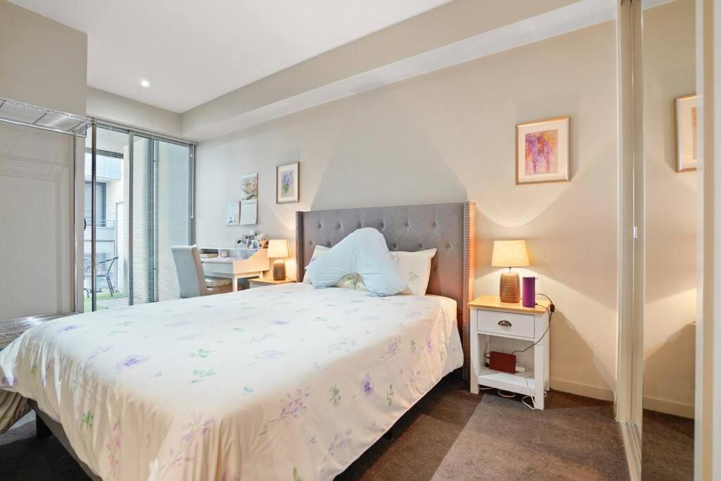 Port Melb 1bdrm Apt Near Bay St *