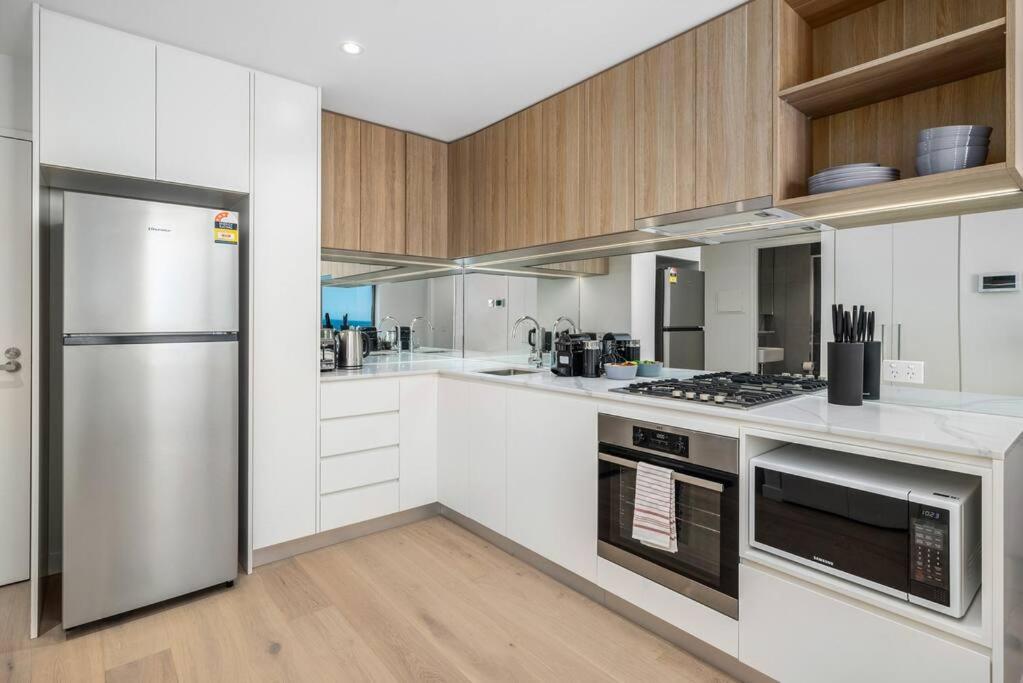 Stylish 2 Bed Stature Southbank Apartment Melbourne