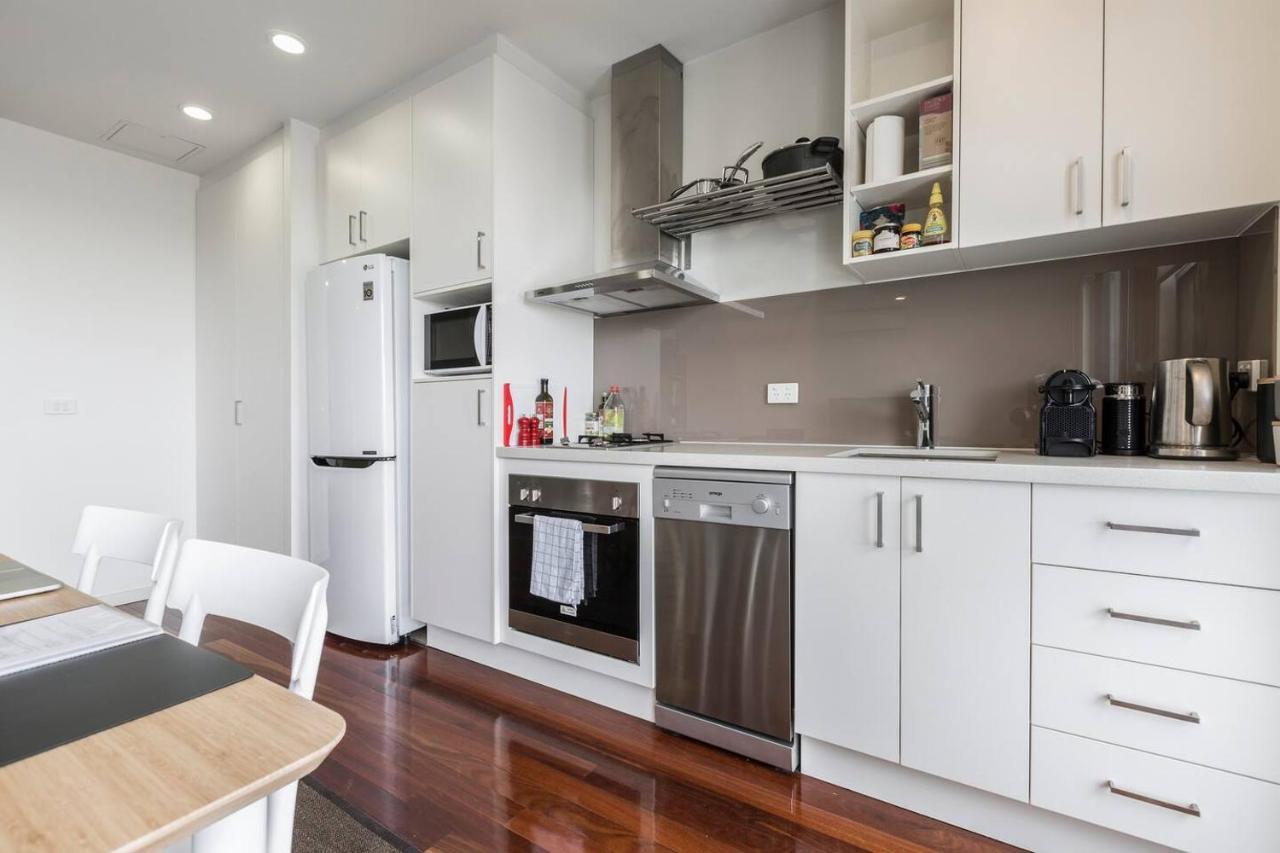 Apartment Spacious With Balcony In Eclectic Brunswick *