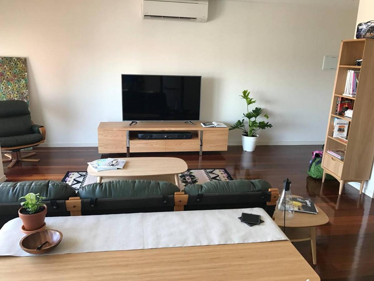 Apartment Spacious With Balcony In Eclectic Brunswick