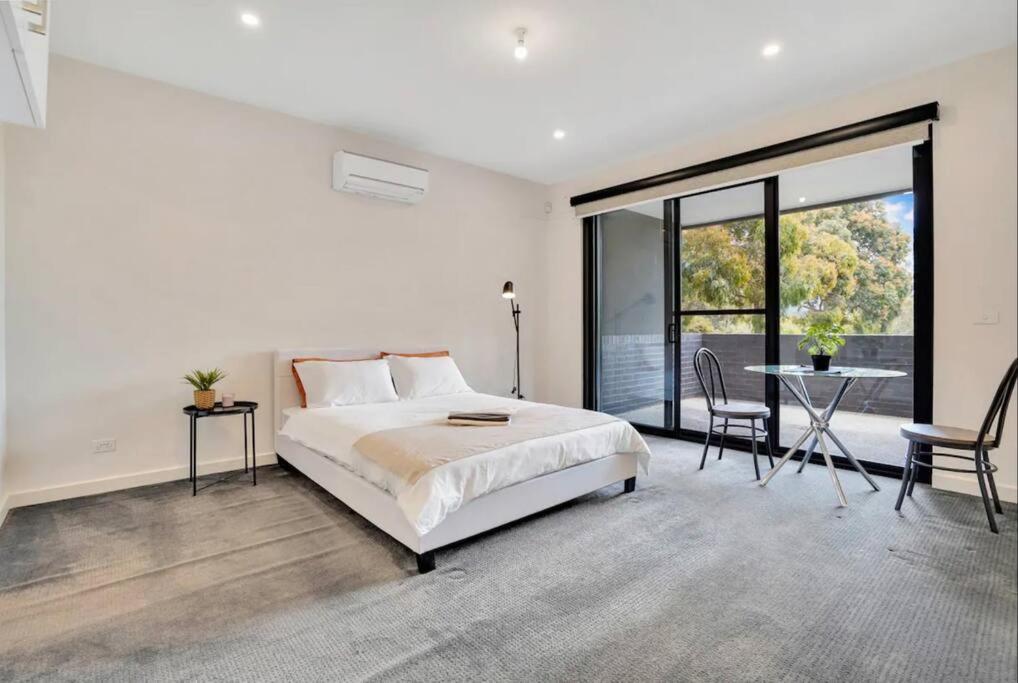 Spacious Townhouse Apartment